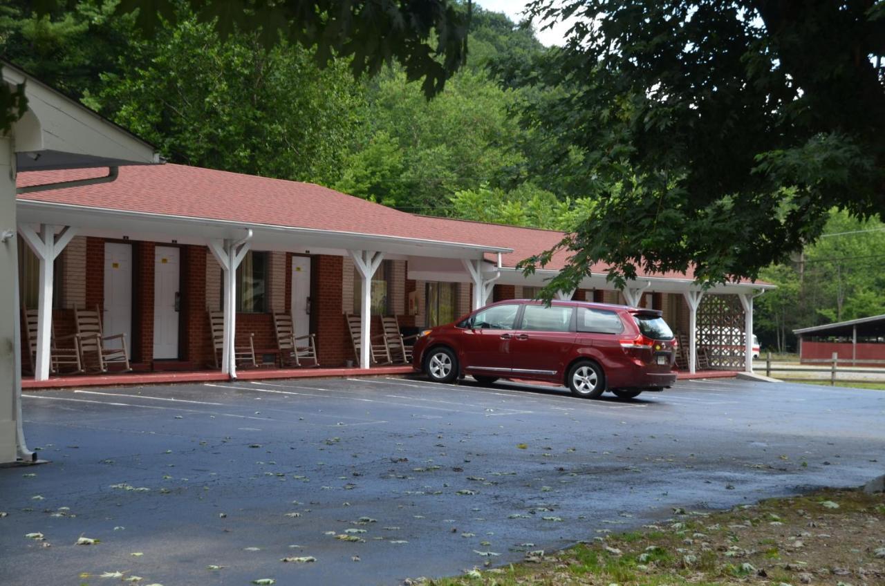 Travelowes Motel - Maggie Valley Exterior photo