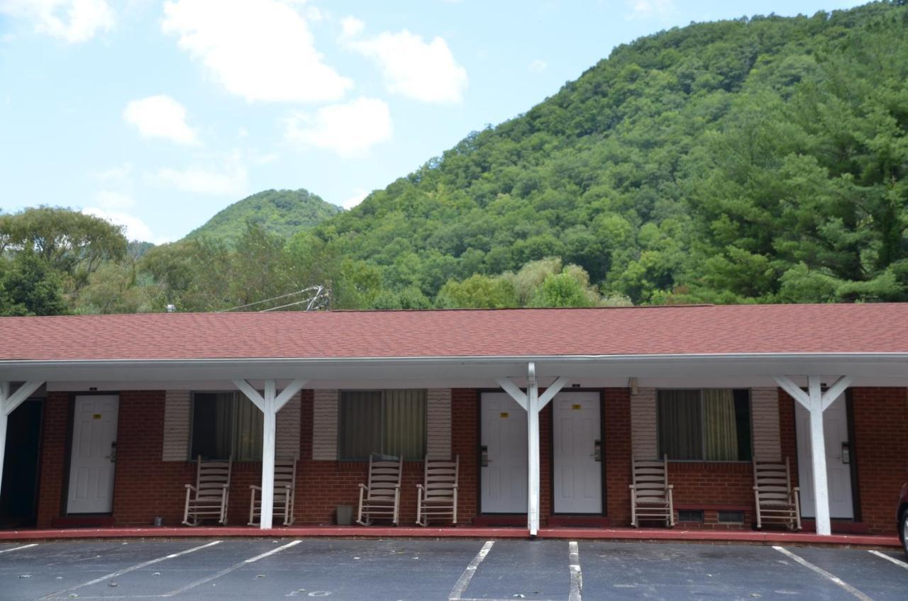 Travelowes Motel - Maggie Valley Exterior photo