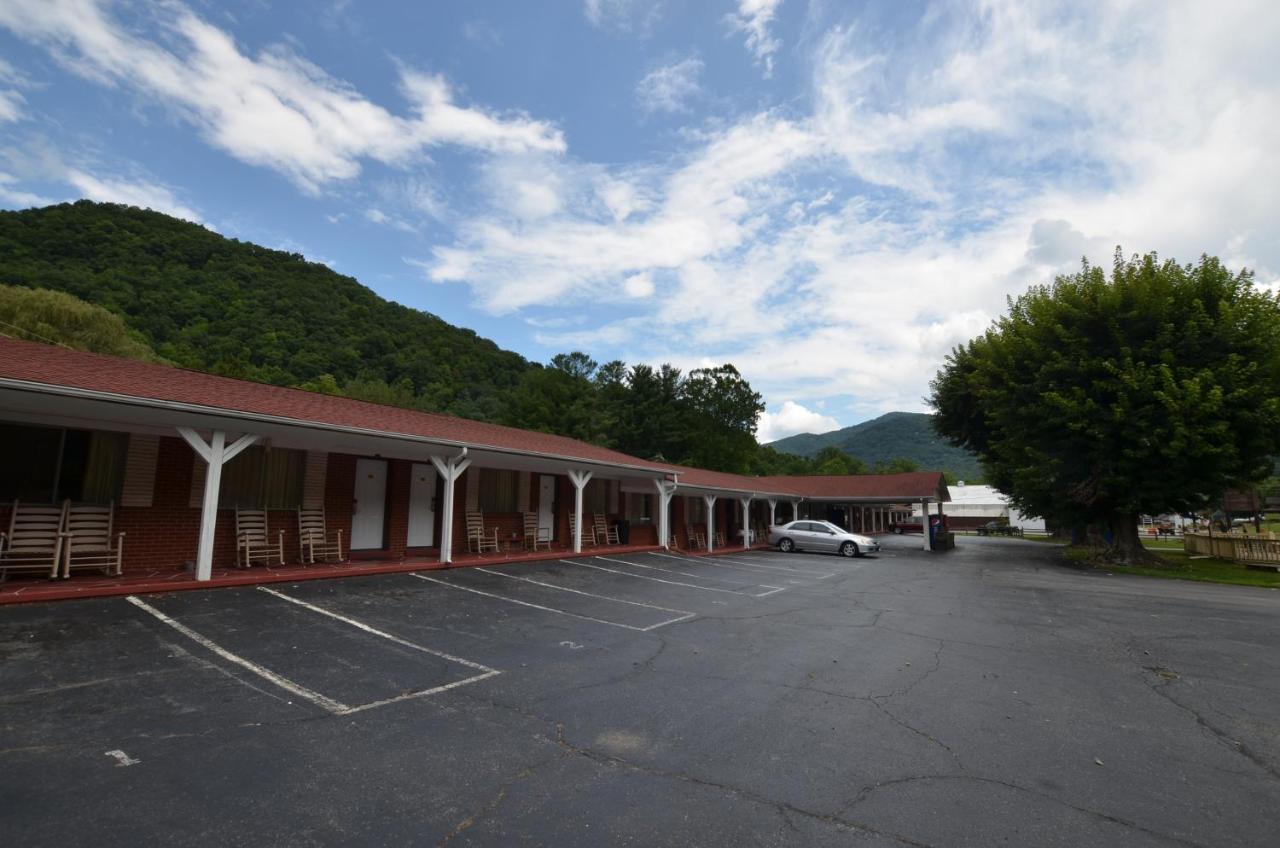 Travelowes Motel - Maggie Valley Exterior photo