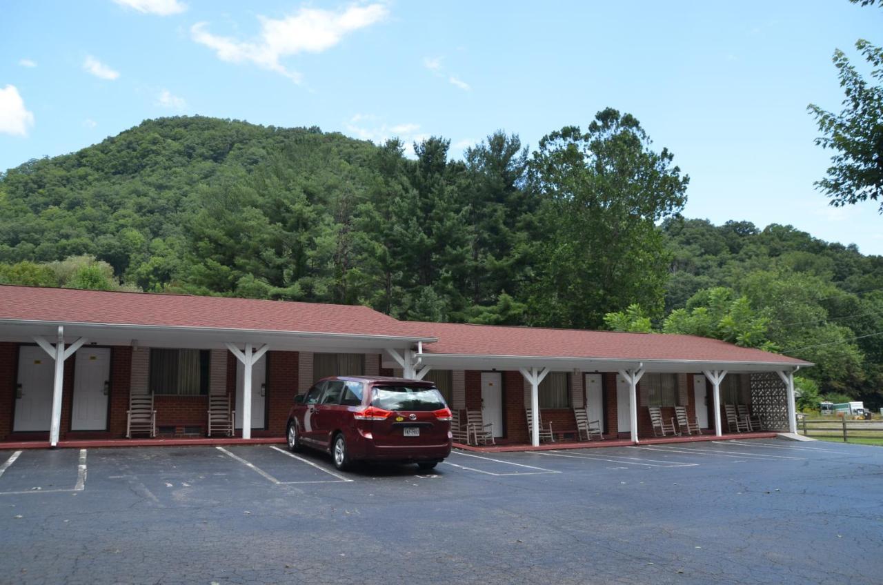 Travelowes Motel - Maggie Valley Exterior photo