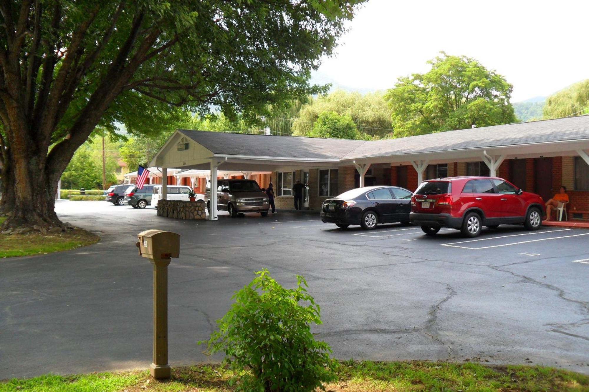 Travelowes Motel - Maggie Valley Exterior photo