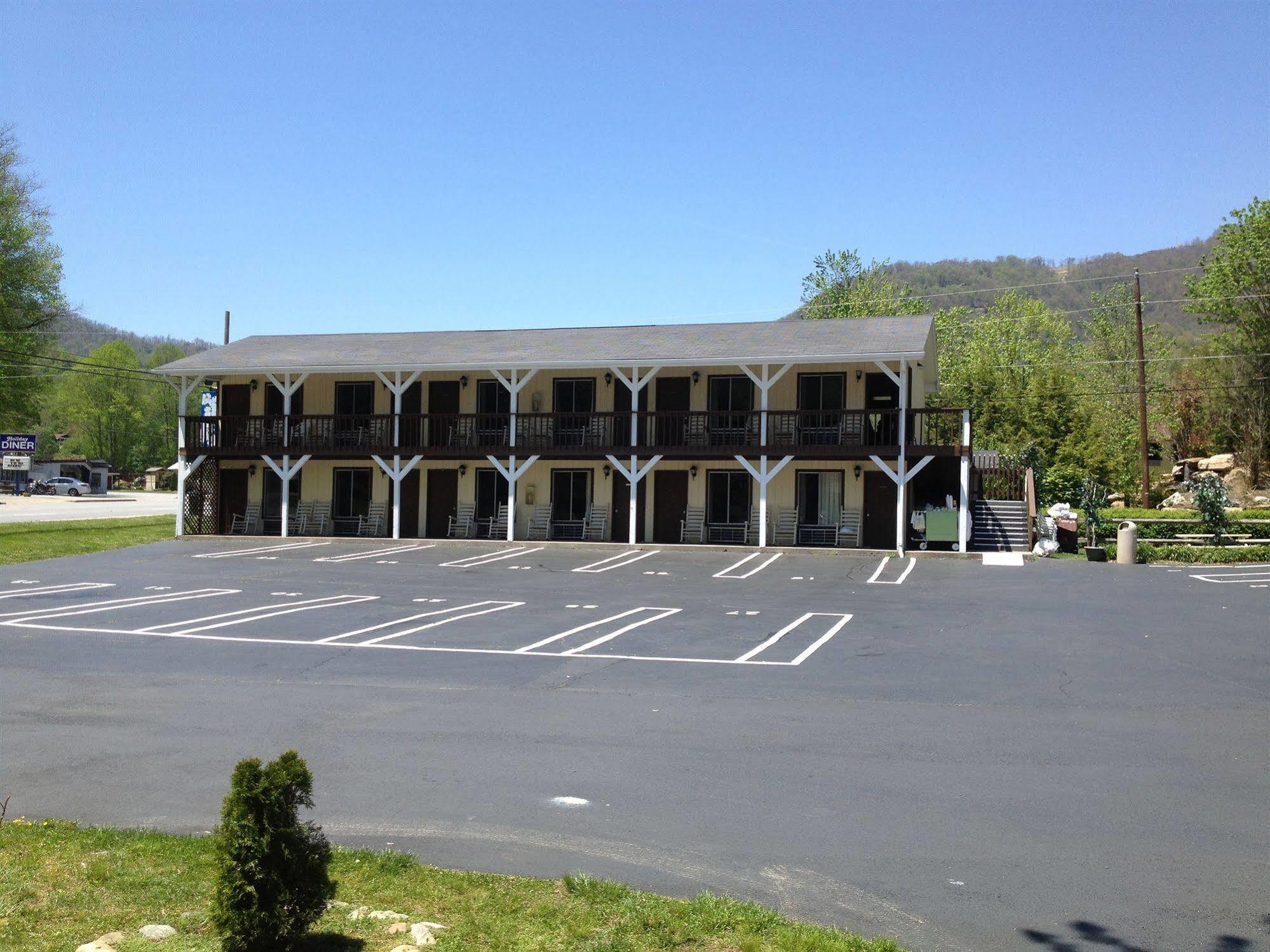 Travelowes Motel - Maggie Valley Exterior photo